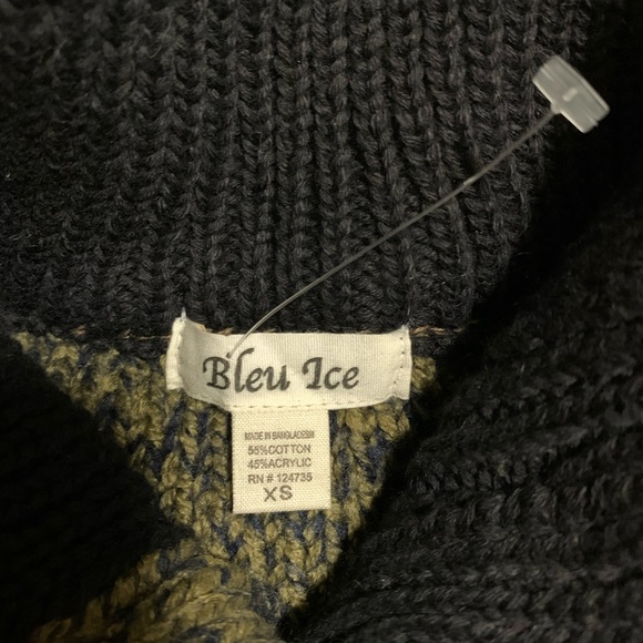 Sweater - Picture 3 of 4